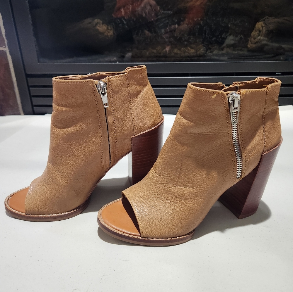 Womens Dolce Vita tan heels